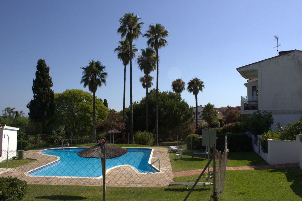 Piscina de Pis en venda en Estepona amb Terrassa, Traster i Piscina