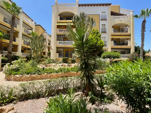 Außenansicht von Erdgeschoss zum Verkauf in Torrevieja mit Klimaanlage, Heizung und Terrasse