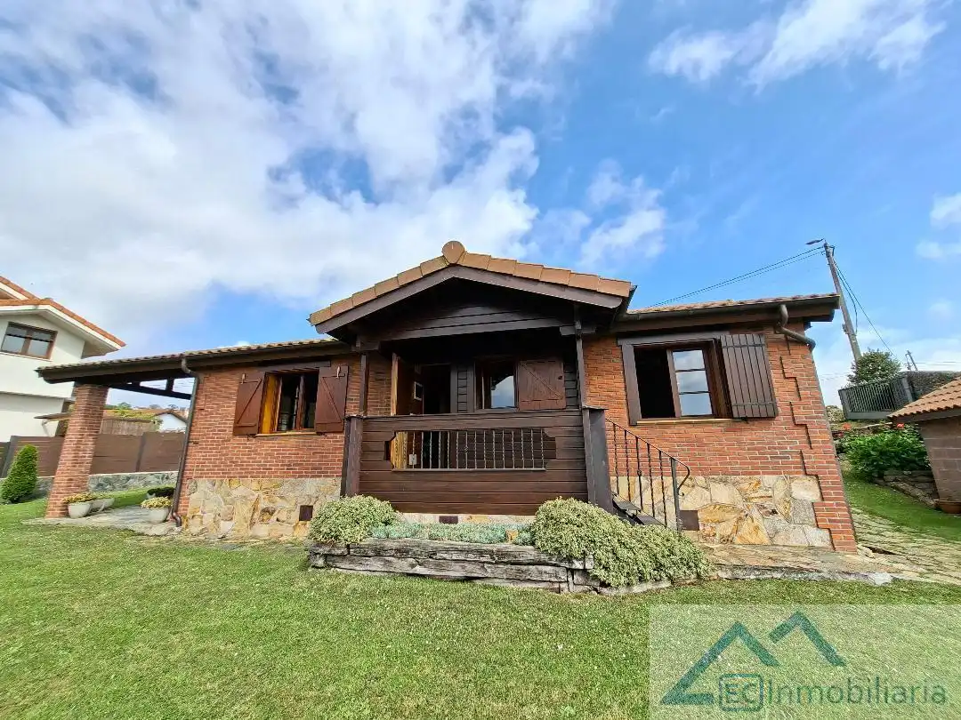 Exterior view of Houses for sale in Bareyo  with Heating, Storage room and Furnished