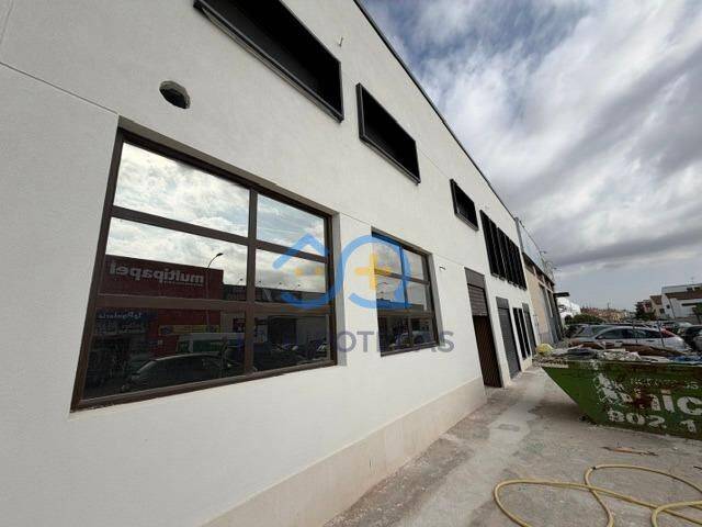 Local comercial en Alquiler en Parque Manuel de Vega - Carretera de Ugena