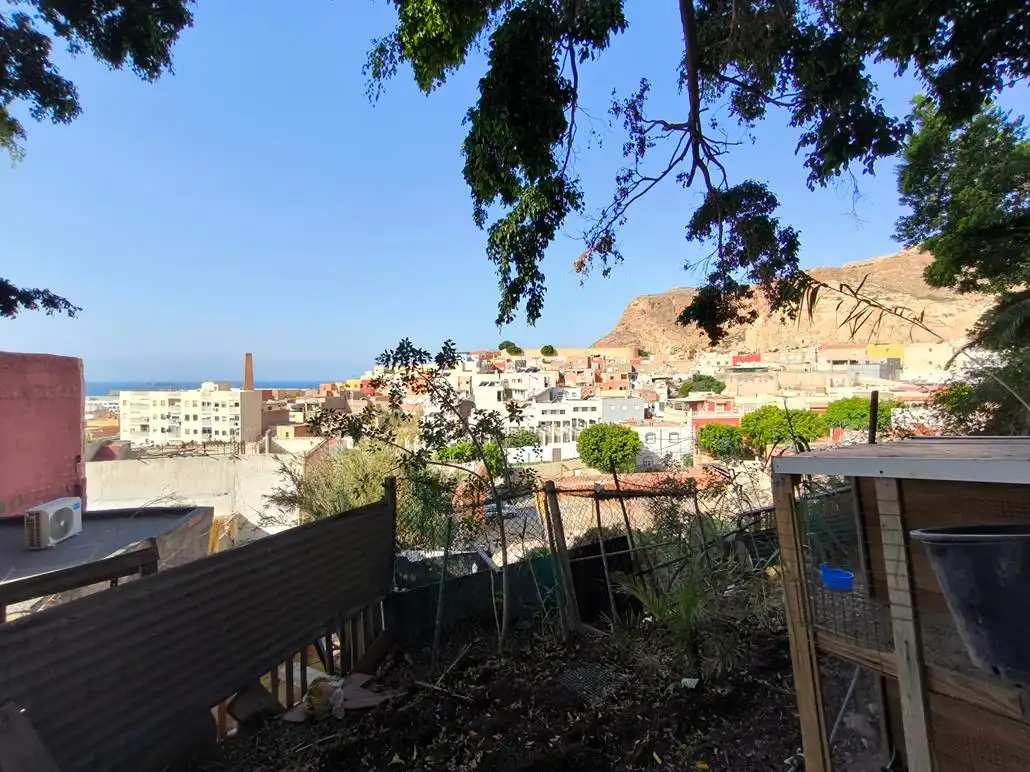 Vista exterior de Casa adosada en venda en Almería