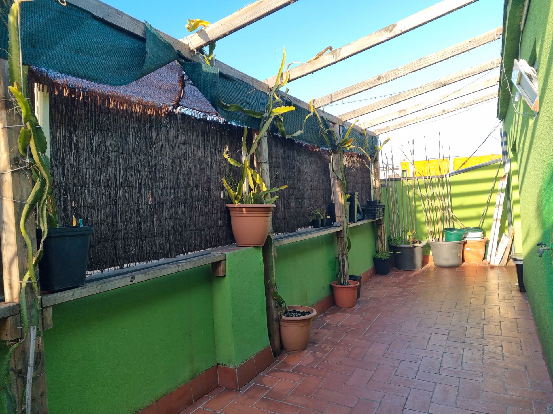 Terraza de Ático en venta en Santa Coloma de Gramenet con Calefacción, Terraza y Horno