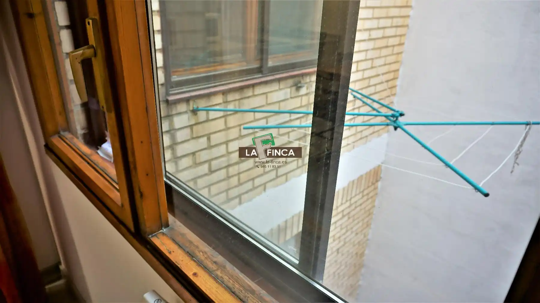 Vista exterior de Pis en venda en Oviedo  amb Calefacció, Parquet i Moblat
