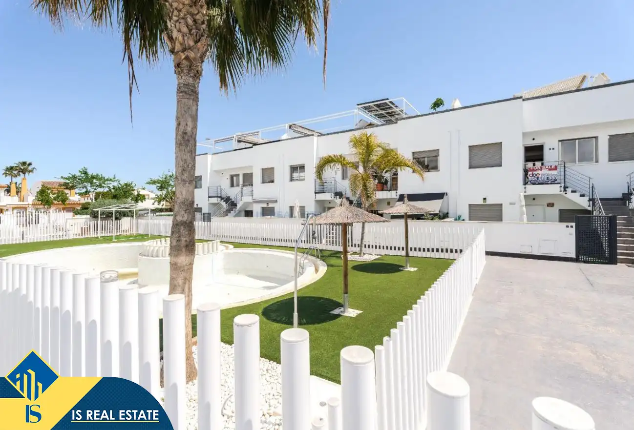 Ático con piscina en venta en Torre de la Horadada