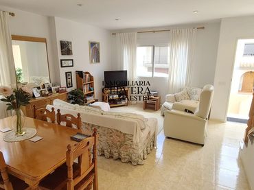 Casa aparellada amb jardí en venda a La Salzadella