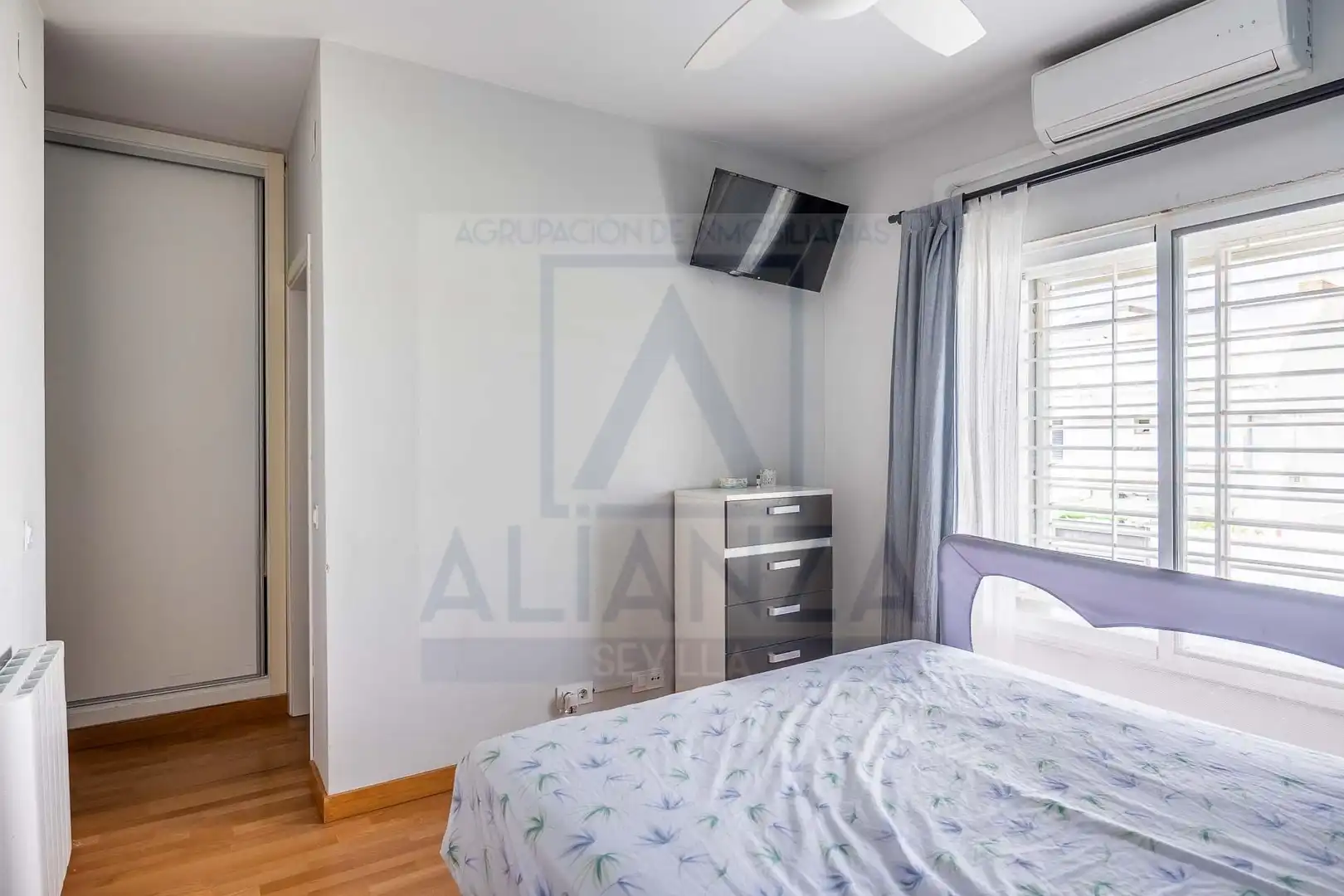 Dormitori de Casa adosada en venda en Almensilla amb Aire condicionat i Traster