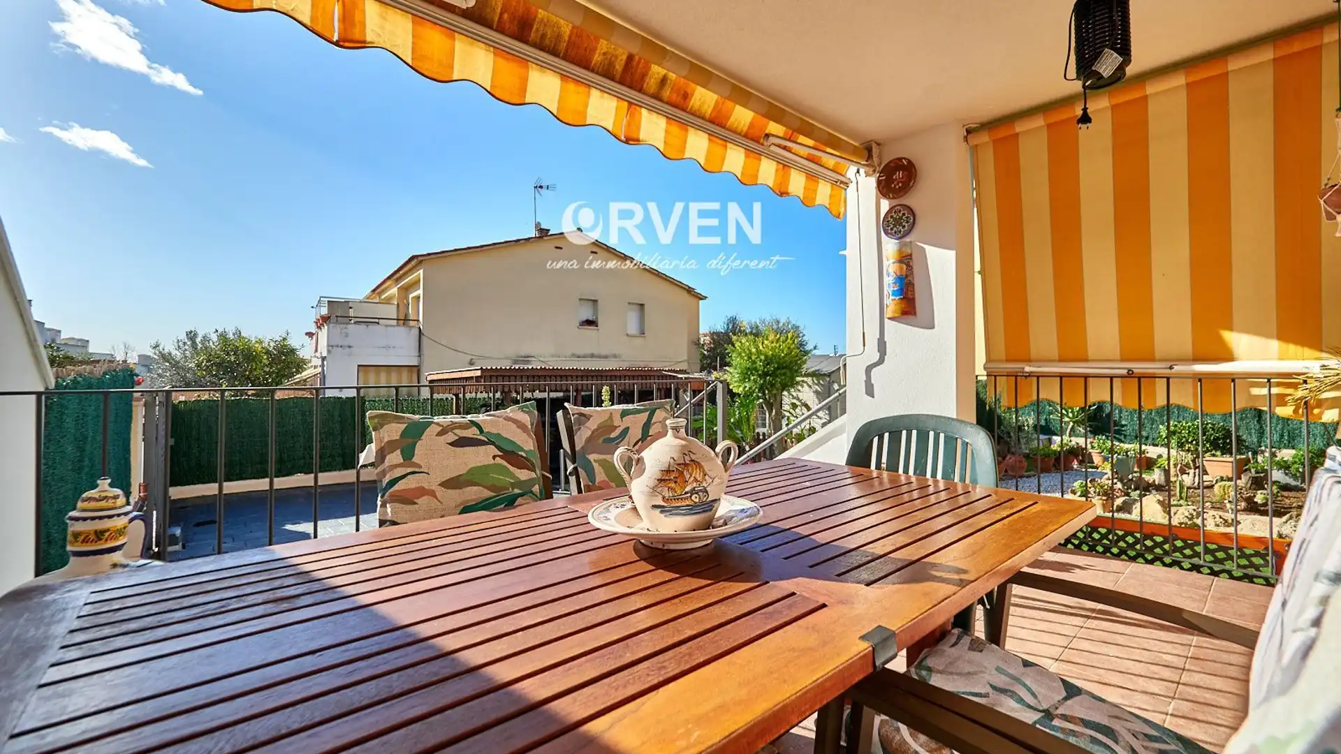 Vista exterior de Casa adosada en venda en Creixell amb Calefacció, Traster i Piscina