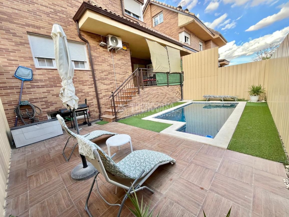 Swimming pool of Single-family semi-detached for sale in Illescas  with Air Conditioner, Heating and Terrace