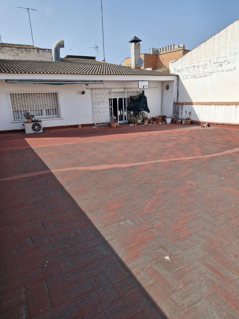 Vista exterior de Casa o xalet en venda en Cubelles amb Terrassa, Forn i Balcó