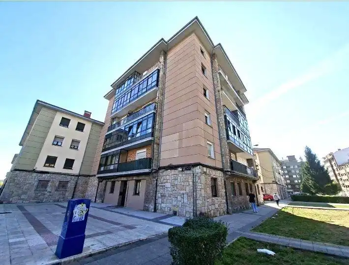 Vista exterior de Piso en venta en Oviedo 