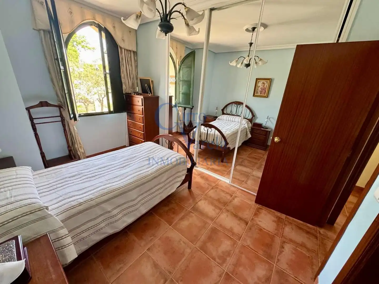 Habitación de Piso en venta en Dos Hermanas con Aire acondicionado, Calefacción y Jardín privado