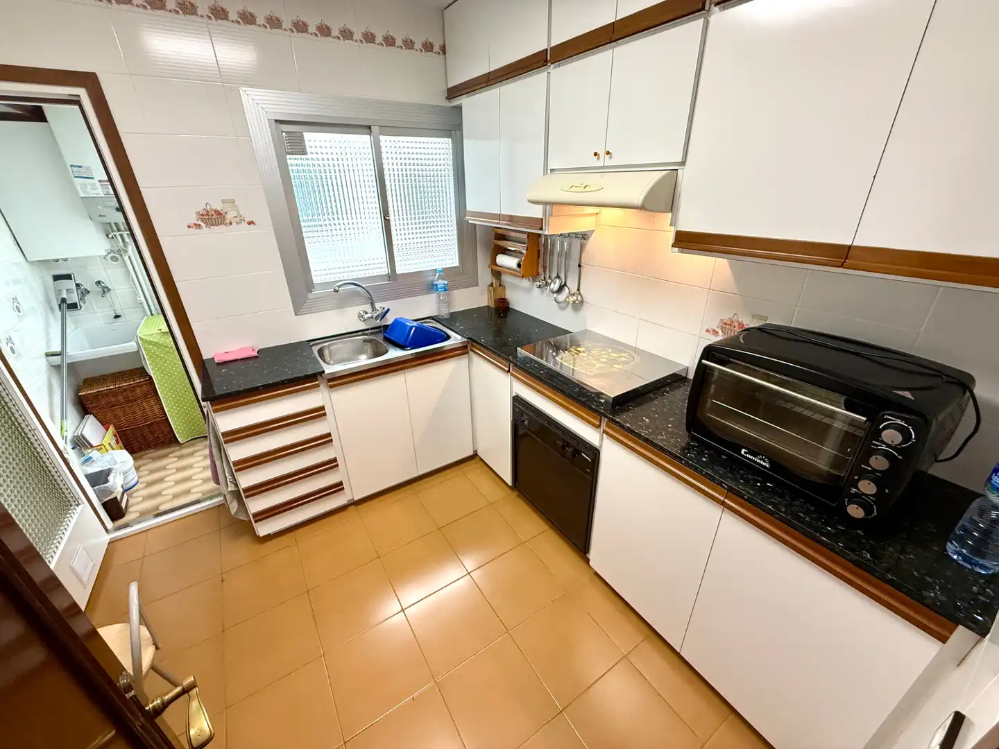 Küche von Wohnung zum Verkauf in Sant Boi de Llobregat mit Heizung, Ofen und Balkon
