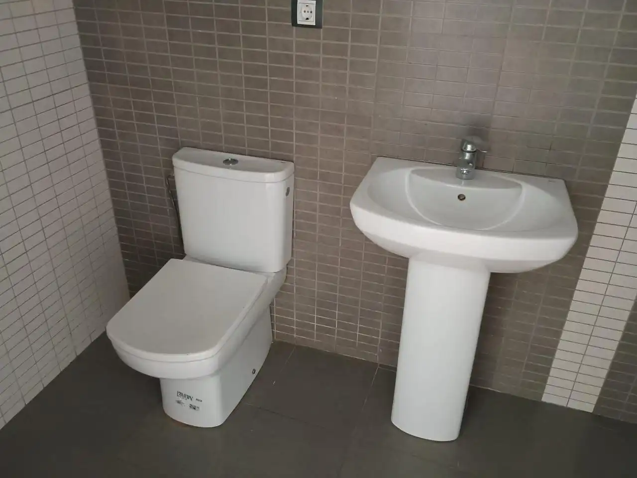 Bany de Pis en venda en Zaragoza amb Calefacció i Balcó