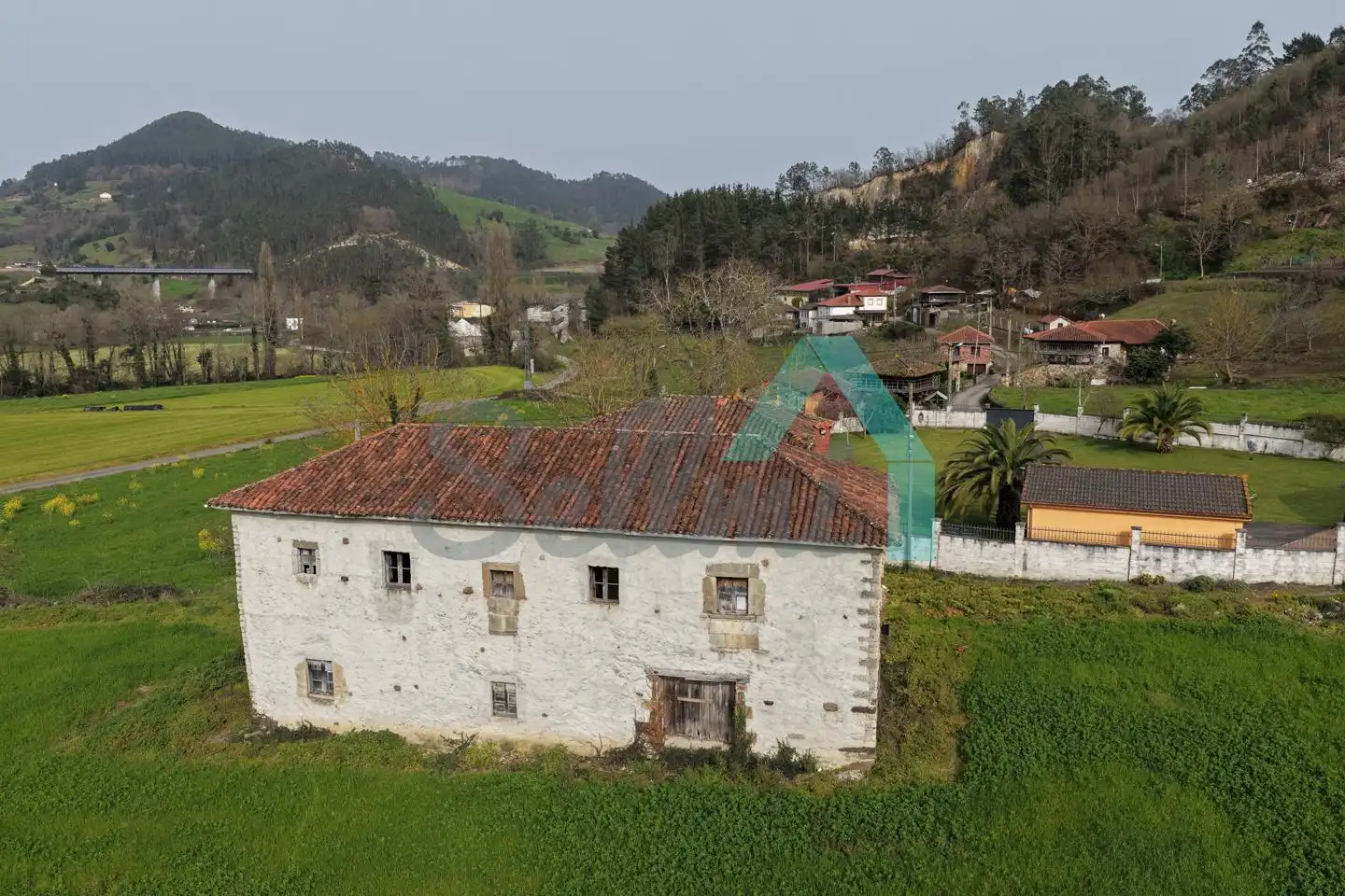 Casa o xalet en venda a Llamas, Salas