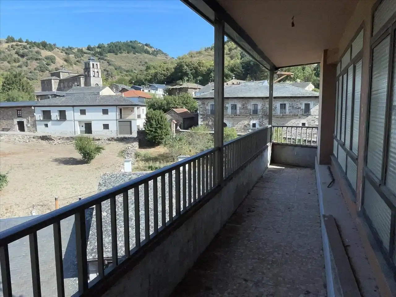 Vista exterior de Finca rústica en venda en Ponferrada amb Calefacció