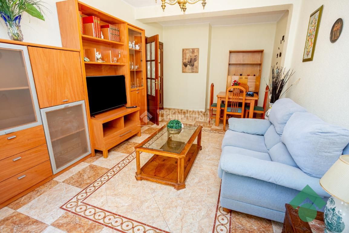 Sala d'estar de Pis en venda en Algeciras amb Balcó