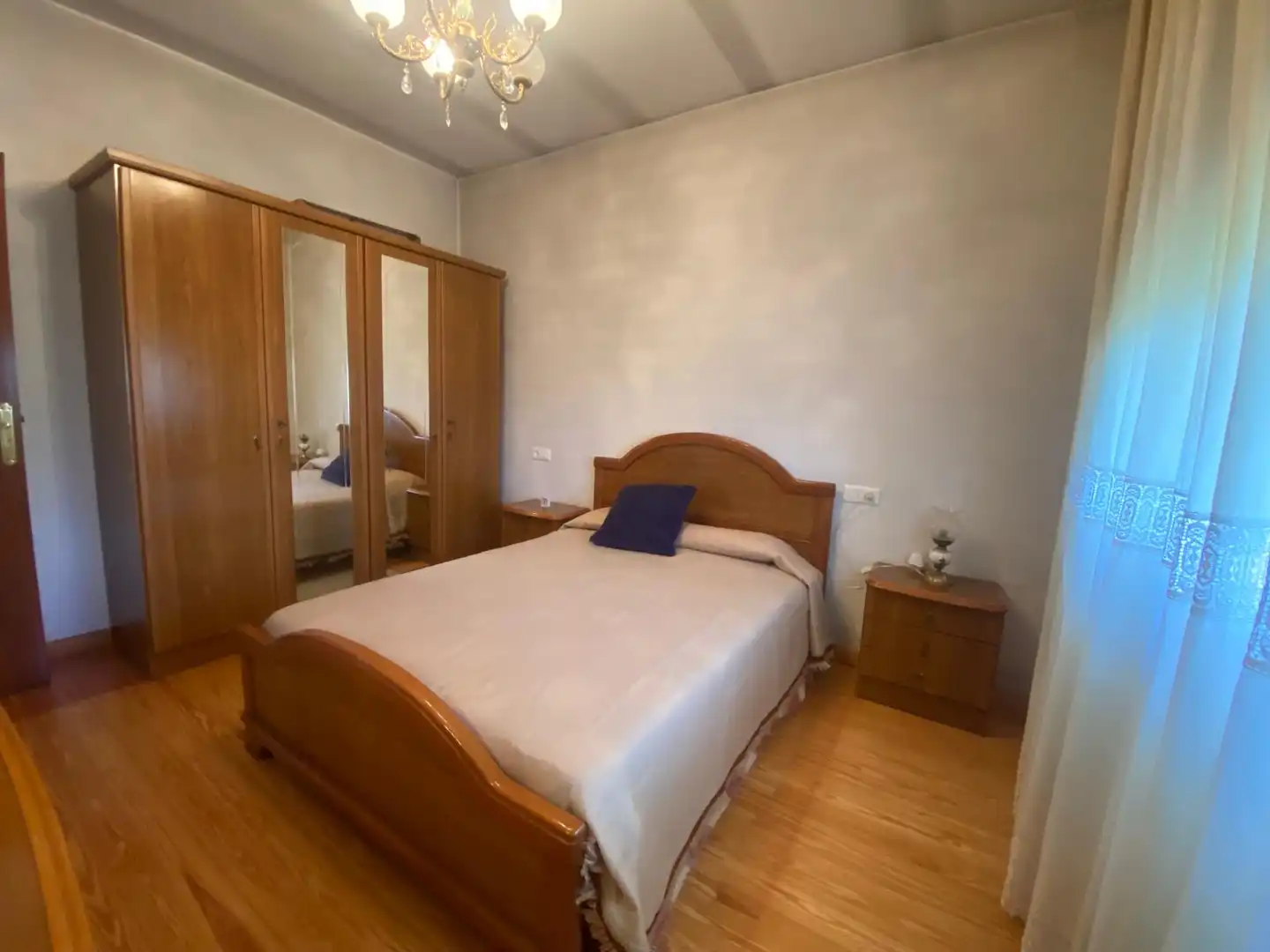 Dormitori de Casa o xalet en venda en O Carballiño   amb Jardí privat, Parquet i Moblat