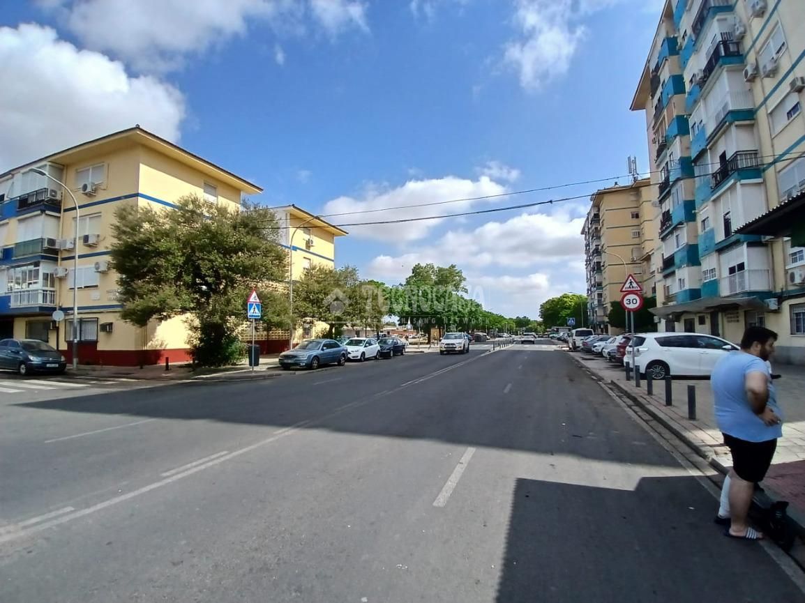 Exterior view of Garage for sale in  Sevilla Capital