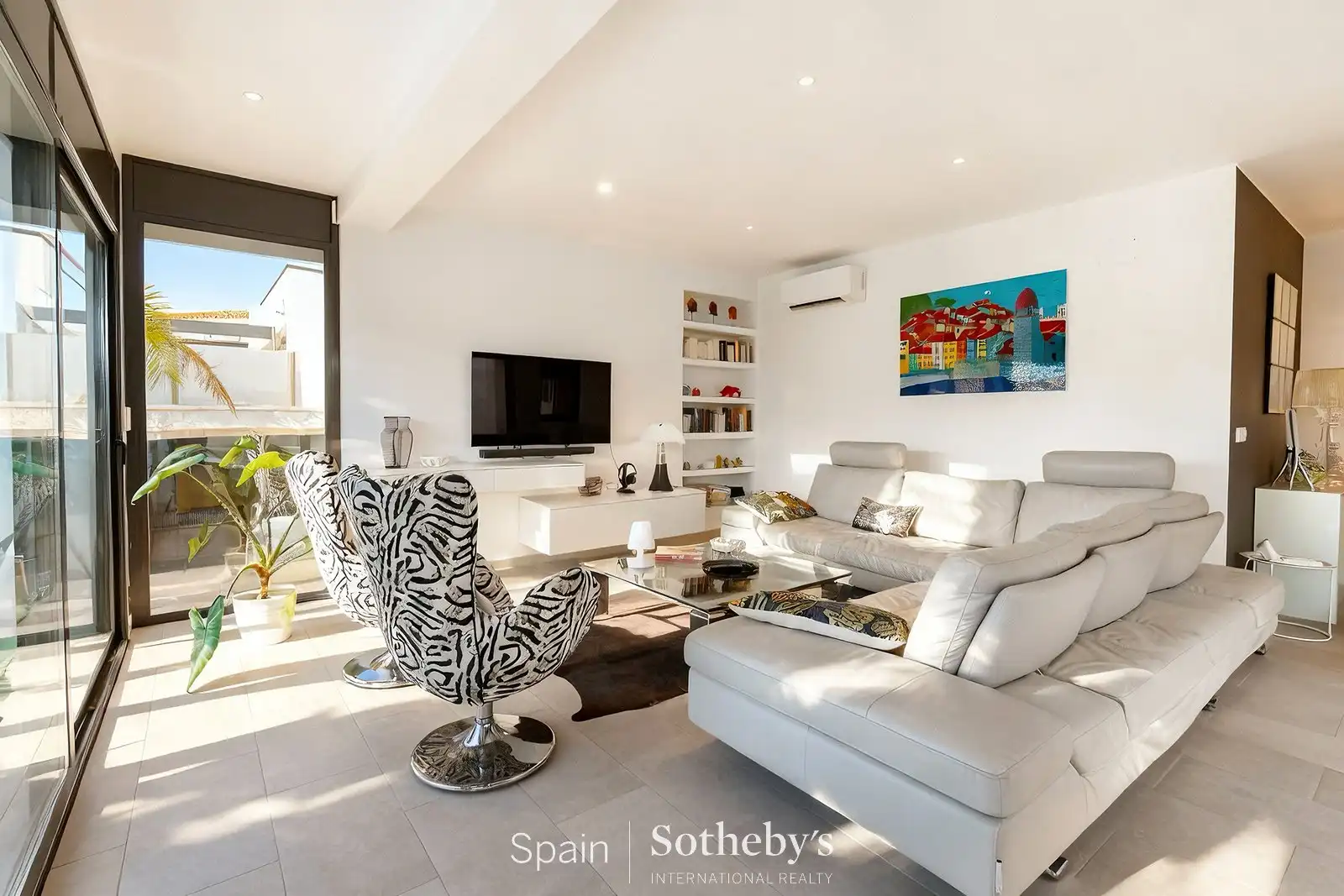 Sala d'estar de Casa adosada en venda en Empuriabrava amb Aire condicionat, Calefacció i Jardí privat