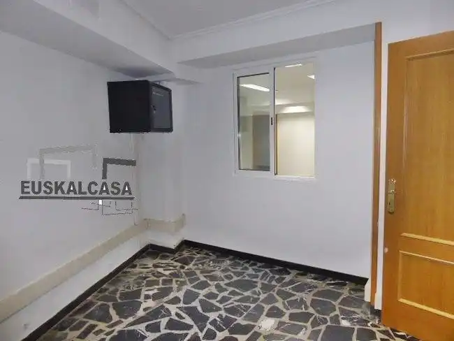 Oficina en venda en Bilbao  amb Calefacció