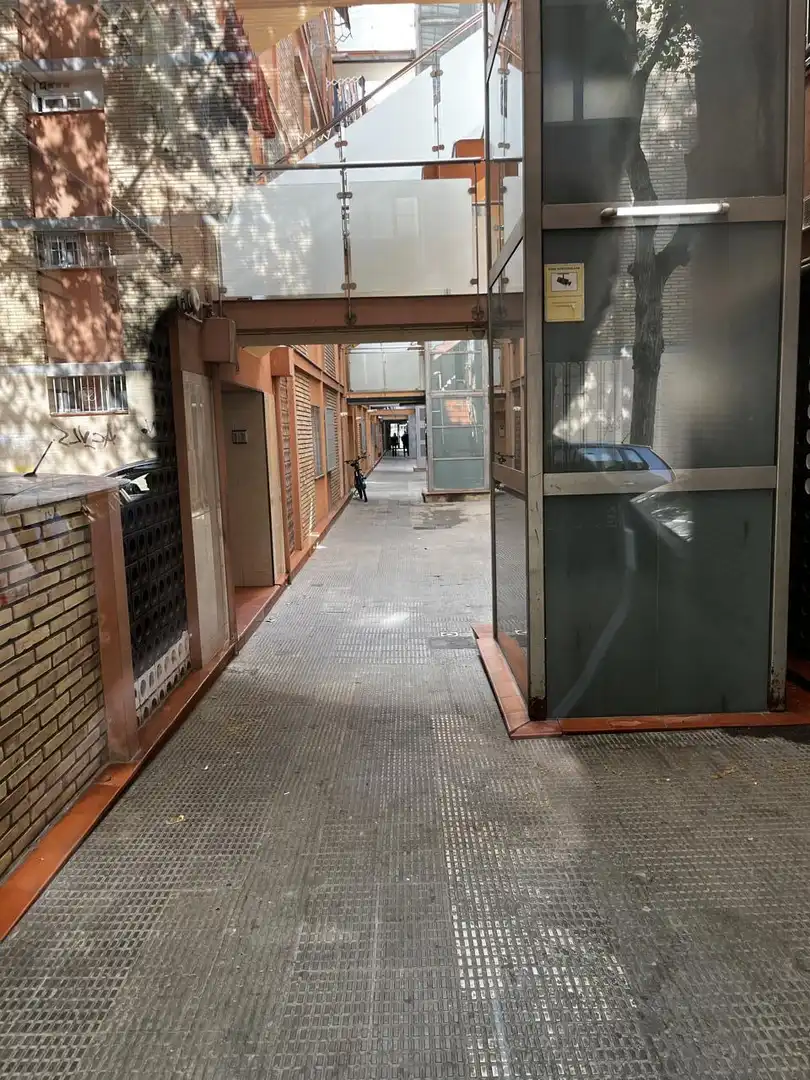 Flat with lift for sale in Del Doctor Modrego, imagen 3