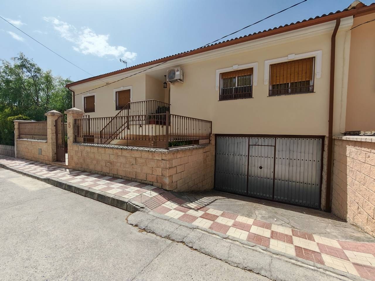 Exterior view of House or chalet for sale in Moraleda de Zafayona  with Air Conditioner, Heating and Private garden