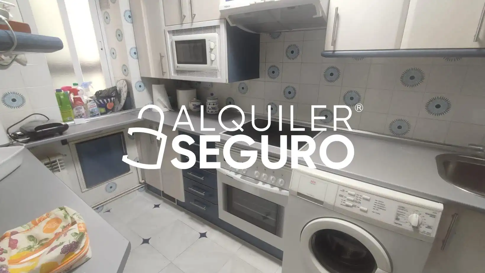 Cuina de Pis de lloguer en Madrid amb Calefacció, Terrassa i Moblat
