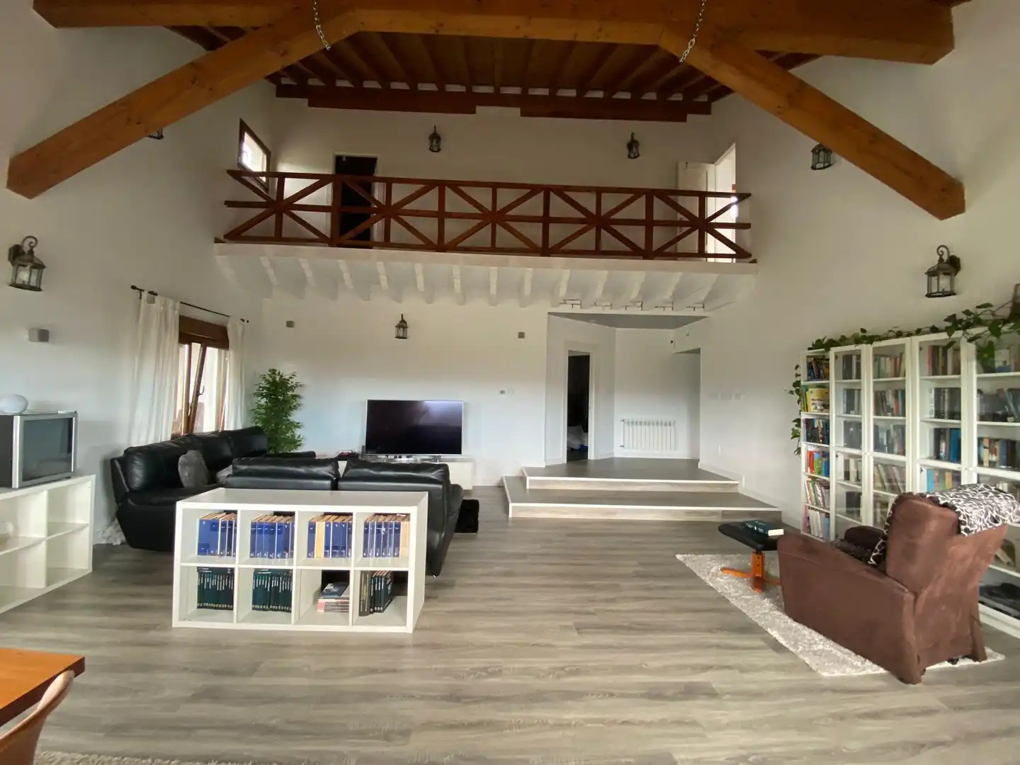 Sala d'estar de Casa o xalet en venda en Santillana del Mar amb Calefacció, Jardí privat i Parquet