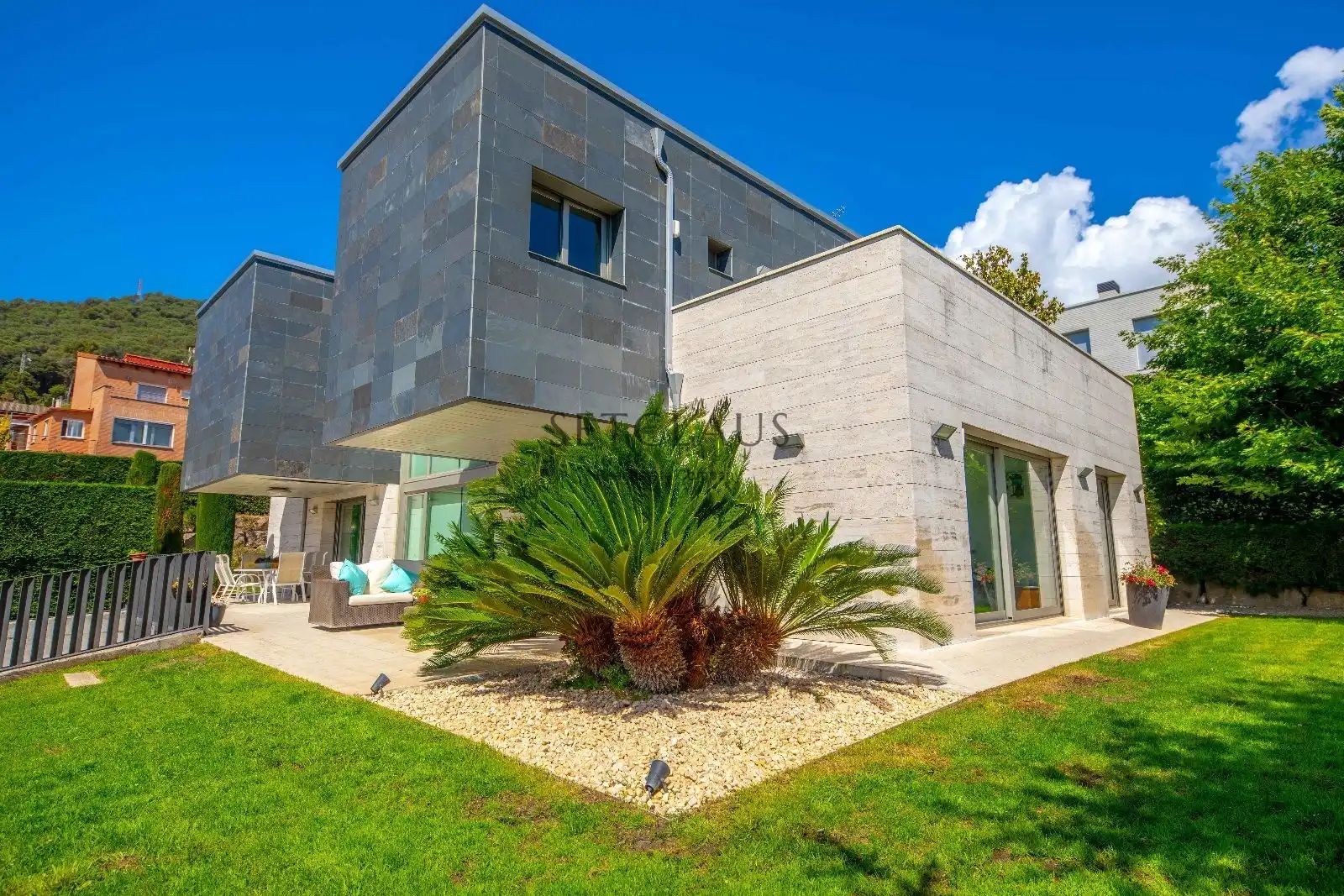 Vista exterior de Casa o xalet en venda en Vallromanes amb Aire condicionat, Calefacció i Jardí privat