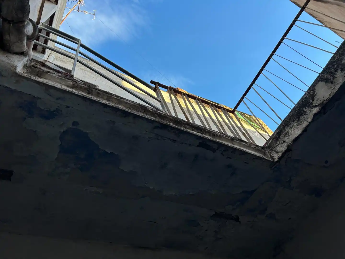 Vista exterior de Edificio en venta en Sagunto / Sagunt