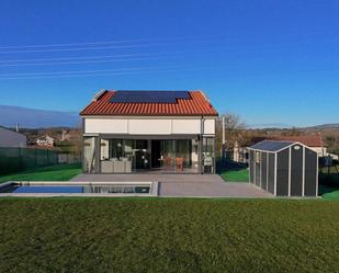 Vista exterior de Casa o xalet en venda en Siero amb Calefacció, Terrassa i Piscina