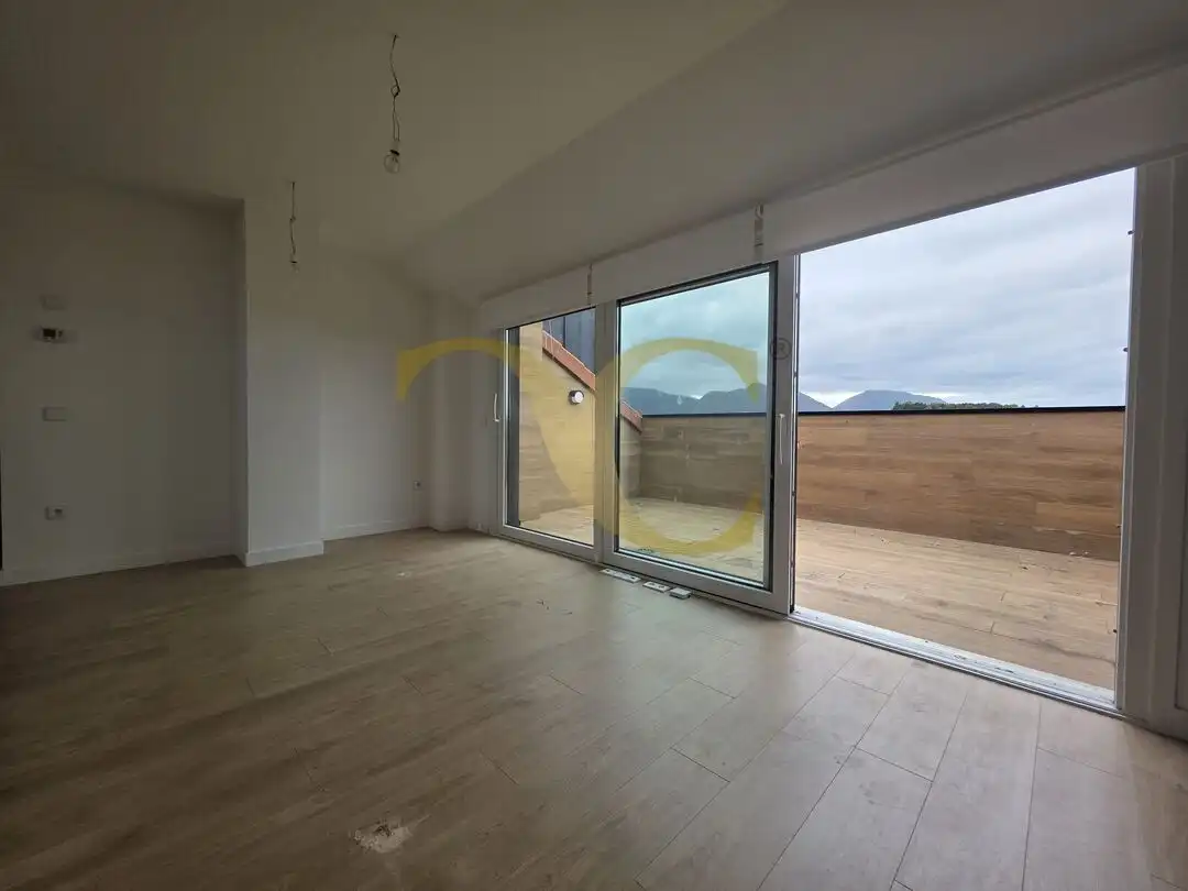 Wohnzimmer von Dachboden zum Verkauf in Llanes mit Heizung, Privatgarten und Terrasse