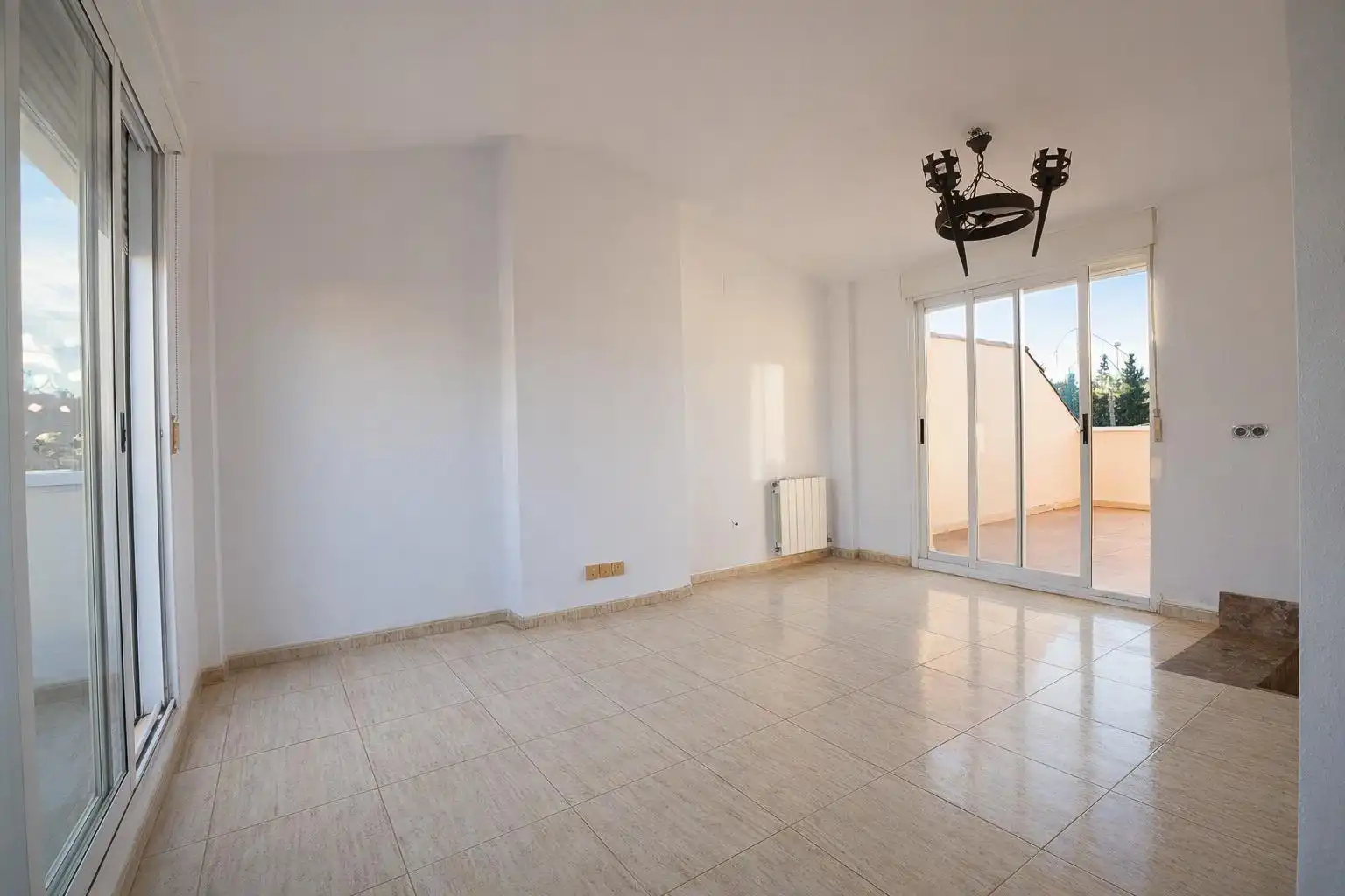 Sala d'estar de Casa o xalet en venda en Salou amb Aire condicionat, Calefacció i Jardí privat