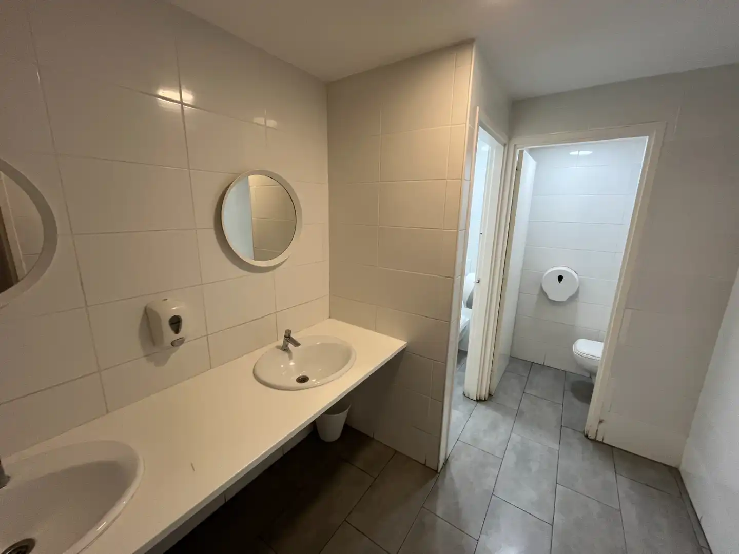 Bathroom of Industrial buildings for rent in Gavà  with Heating and Alarm