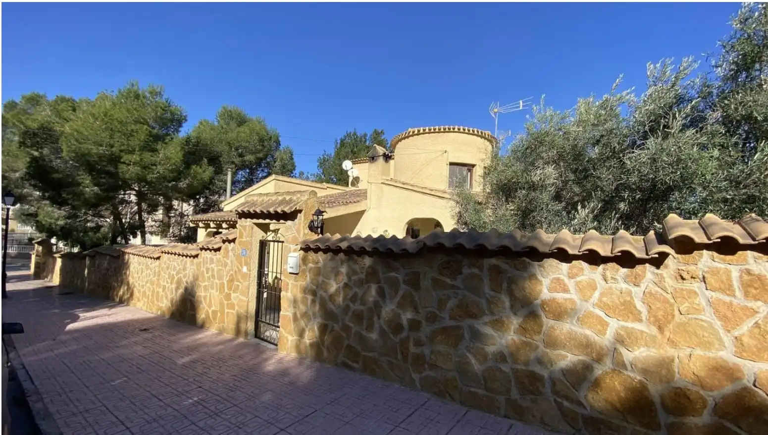 Vista exterior de Casa o chalet en venta en Orihuela con Aire acondicionado, Jardín privado y Terraza