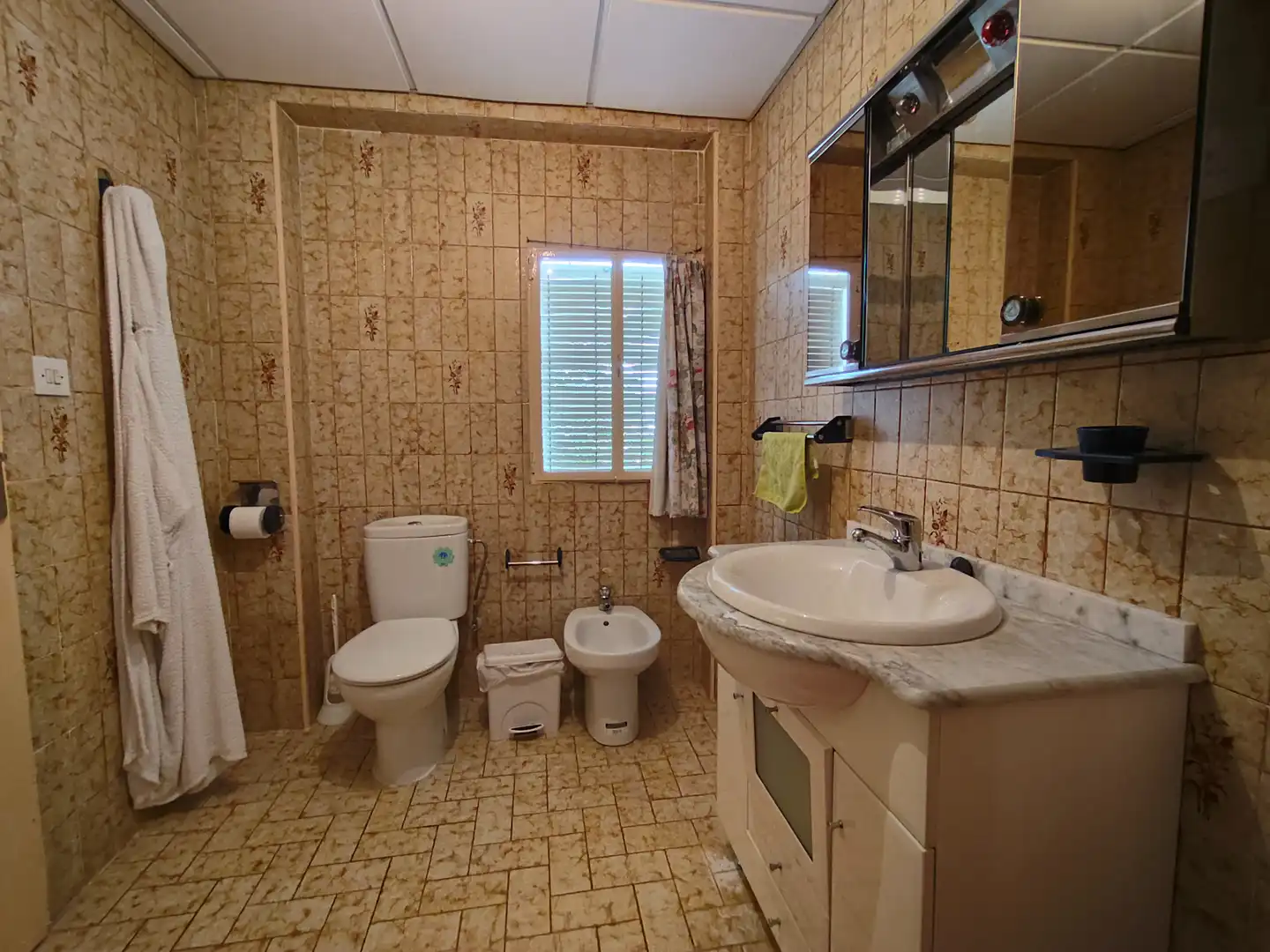 Bathroom of Detached homes for sale in Priego de Córdoba  with Air Conditioner, Private garden and Terrace