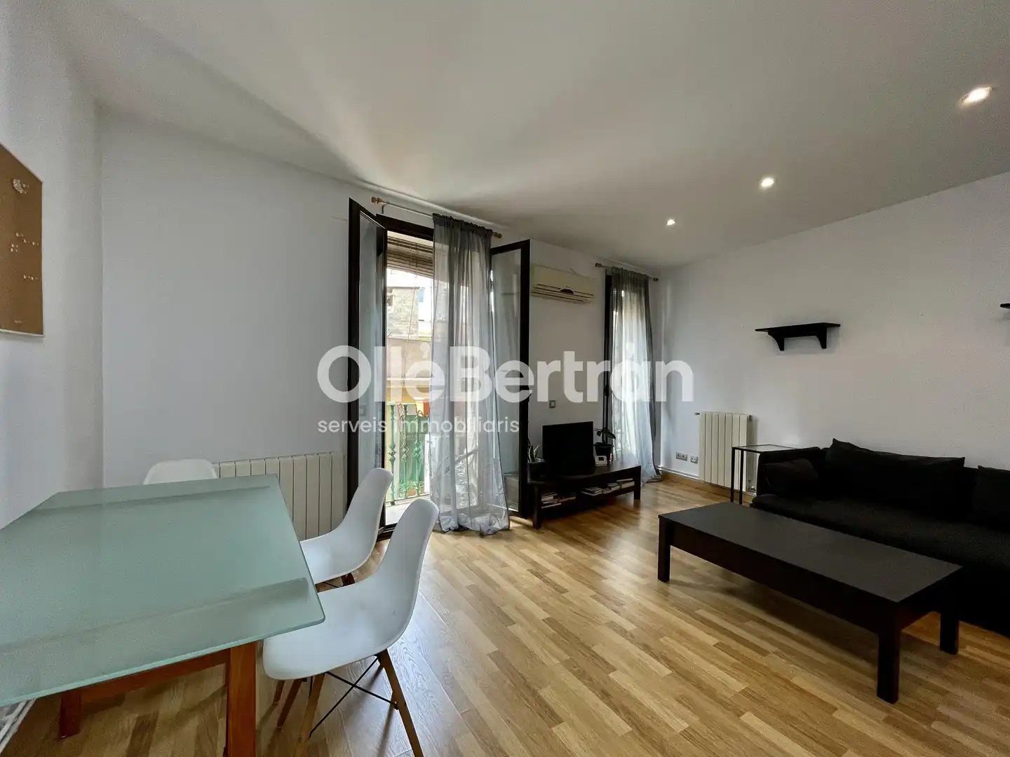 Living room of Flat for sale in Barcelona  with Air Conditioner, Heating and Oven
