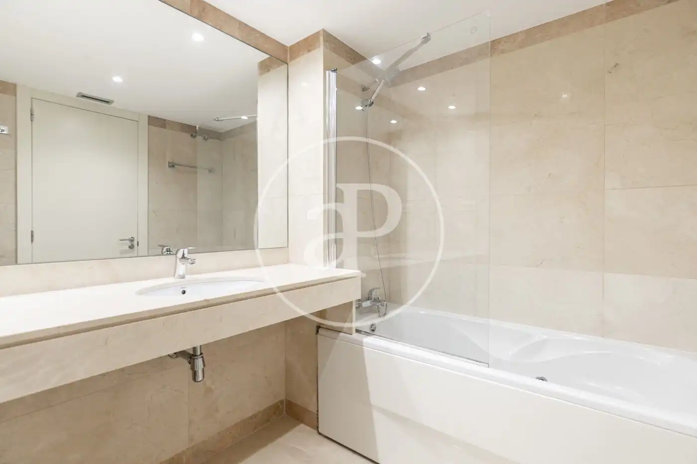 Baño de Piso en venta en Barcelona con Aire acondicionado, Calefacción y Jardín privado
