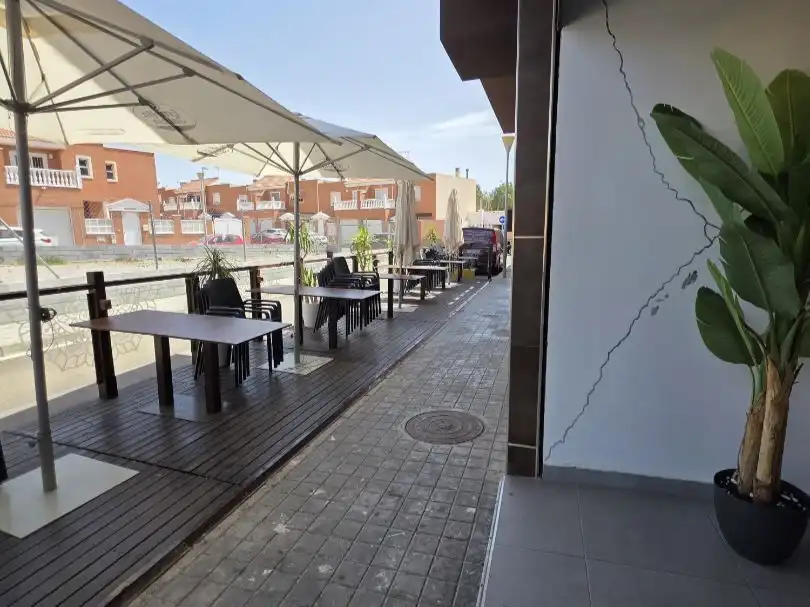 Terrassa de Local en venda en Almería amb Aire condicionat, Terrassa i Moblat