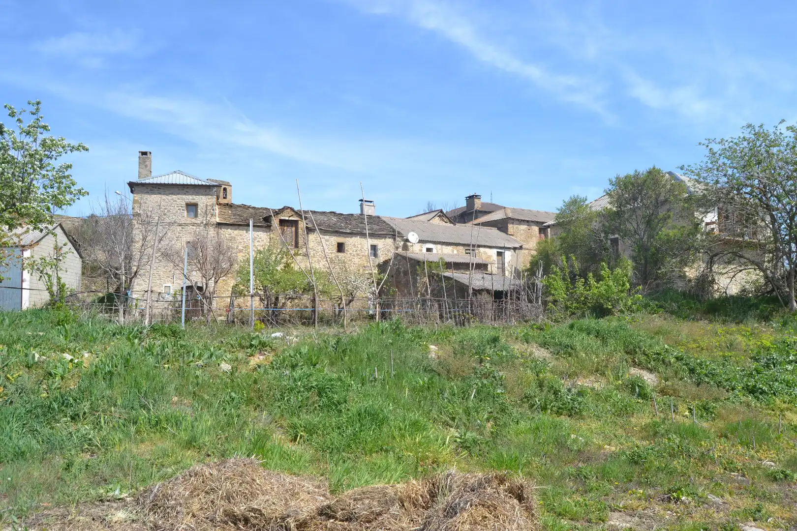 Country homes for sale in Sabiñánigo  with Private garden