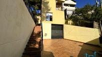 Vista exterior de Casa o xalet en venda en Rubí amb Aire condicionat, Calefacció i Jardí privat