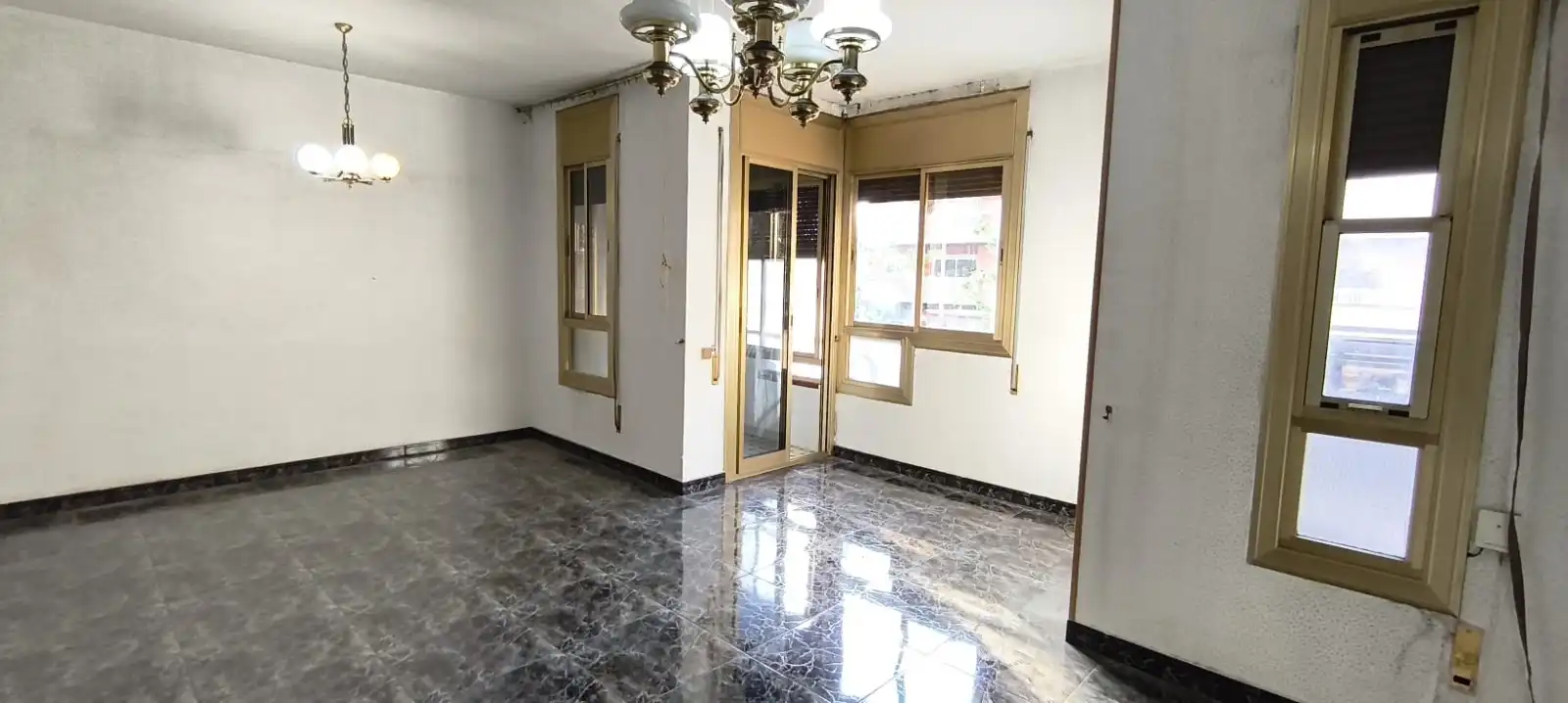 Piso en venta en El Prat de Llobregat con Balcón