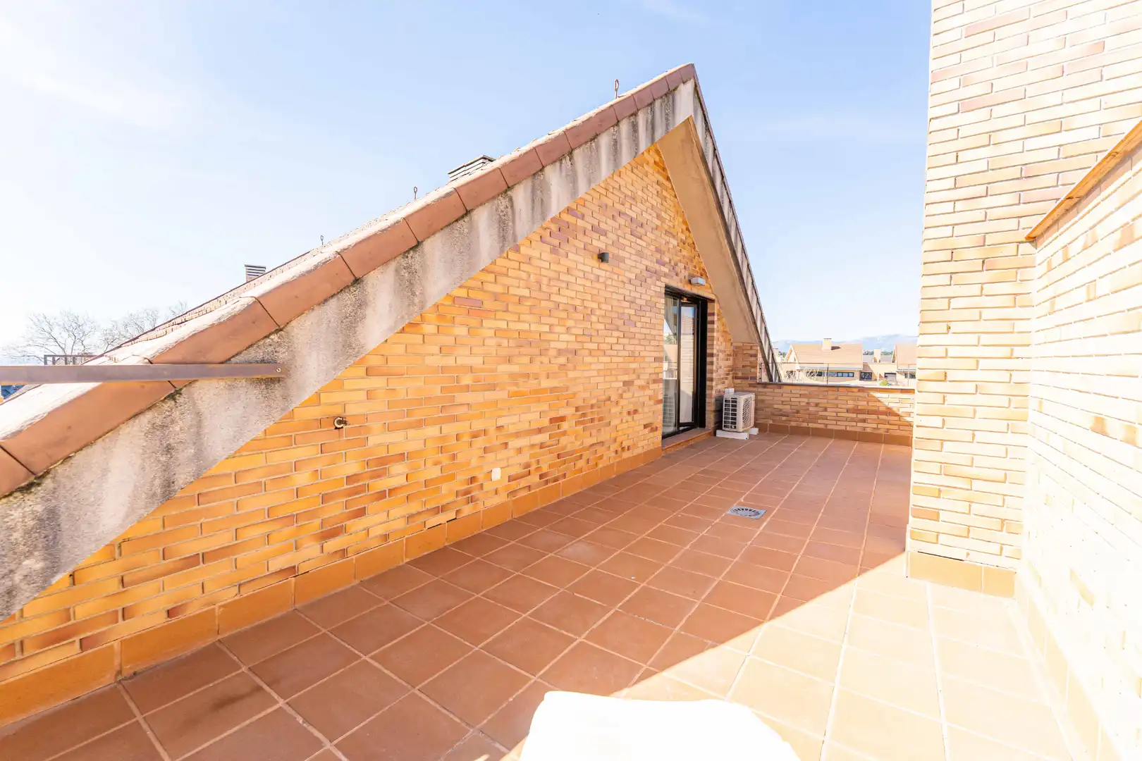 Terrassa de Casa adosada en venda en Torrelodones amb Aire condicionat, Calefacció i Jardí privat