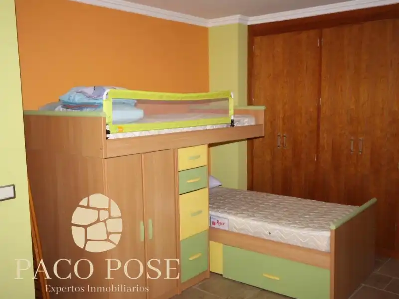 Dormitori de Casa o xalet en venda en Arteixo amb Calefacció, Jardí privat i Moblat