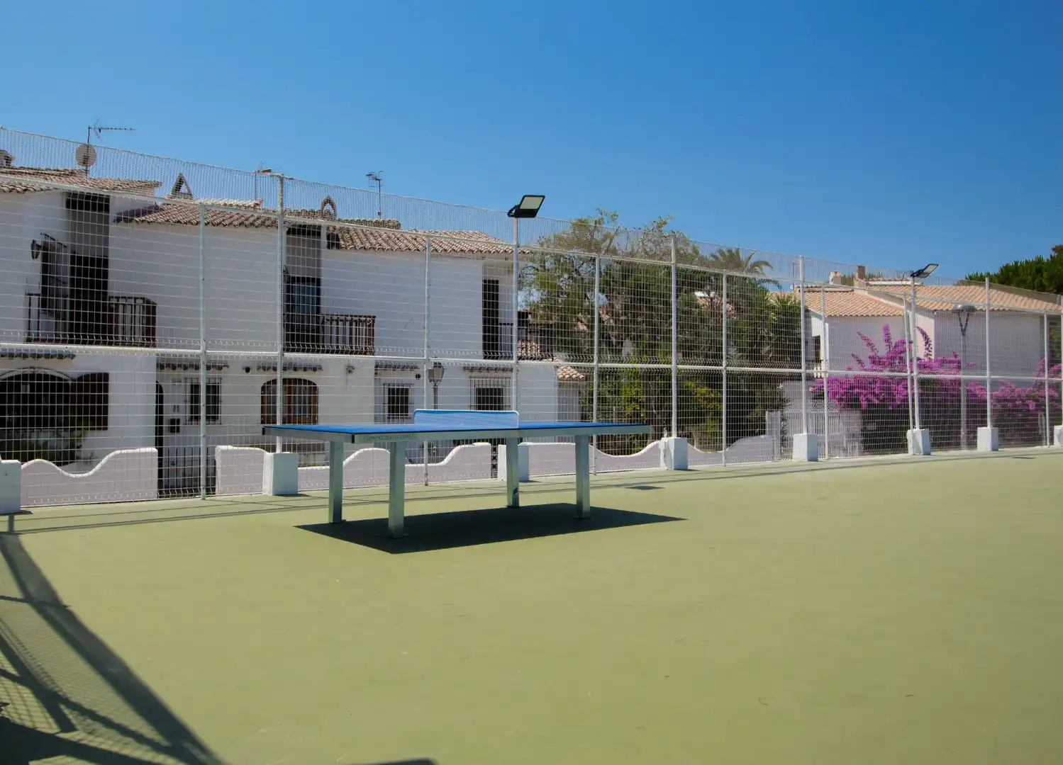 Vista exterior de Casa o xalet en venda en Calafell amb Aire condicionat, Calefacció i Jardí privat