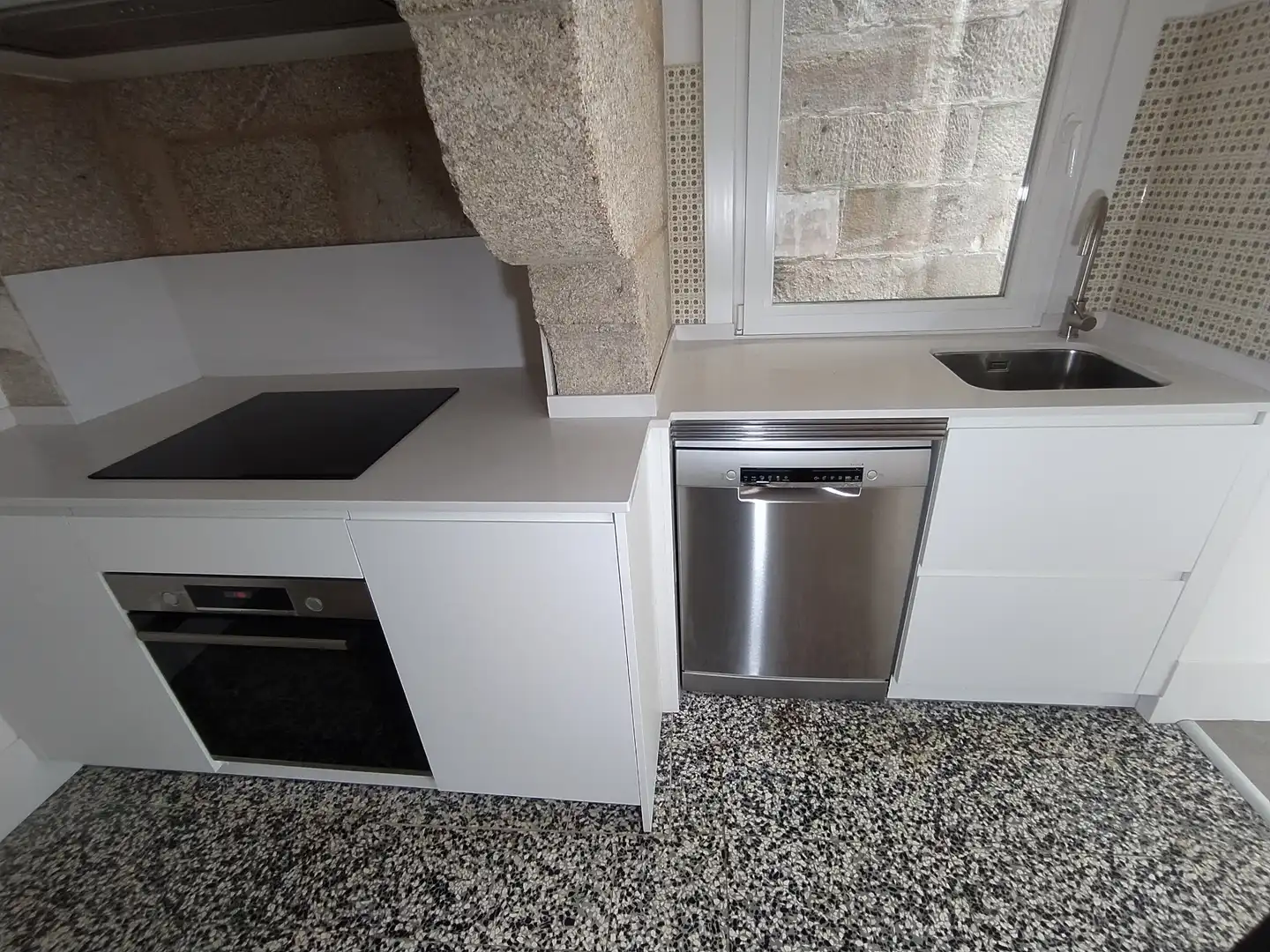 Cuina de Pis de lloguer en Vigo  amb Calefacció, Parquet i Forn