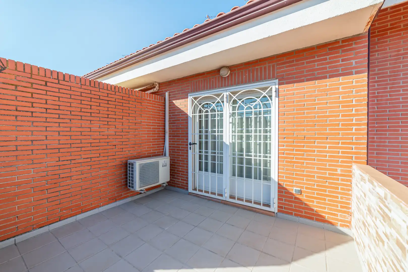 Vista exterior de Casa o chalet en venta en Mejorada del Campo con Aire acondicionado, Calefacción y Terraza