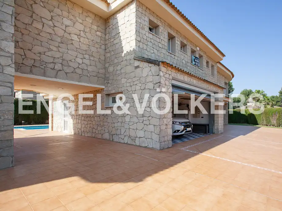 Vista exterior de Casa o chalet en venta en Serra con Calefacción, Jardín privado y Trastero