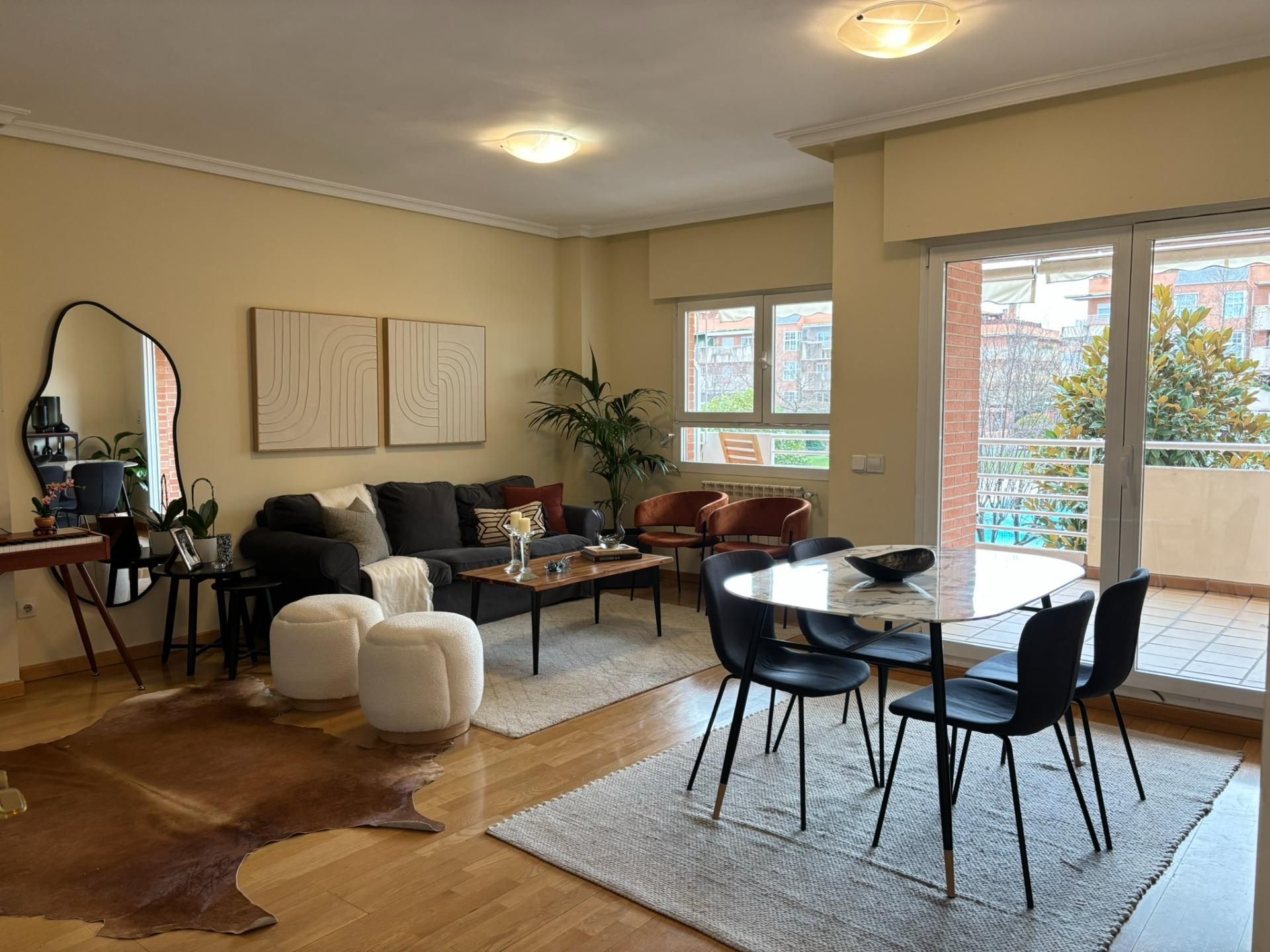 Living room of Flat to rent in Pozuelo de Alarcón  with Air Conditioner, Heating and Private garden