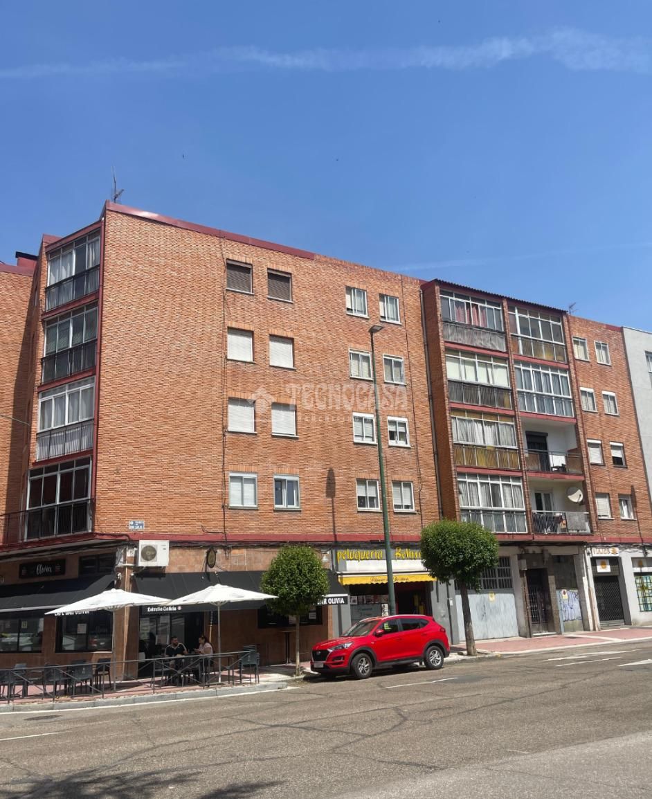 Vista exterior de Pis en venda en Valladolid Capital amb Terrassa
